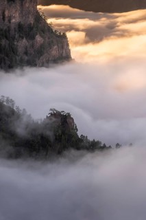 Evening clouds move into the Caldera de Taburiente and form a sea of fog at sunset. La Palma,