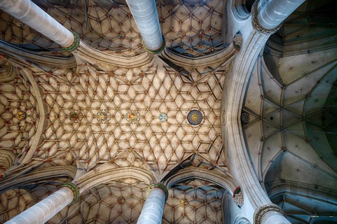 Interior view ceiling, late-Gothic mesh vault of the choir, choir room, Heilig-Kreuz-Münster,