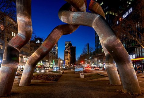 Berlin sculpture by Brigitte and Martin Matschinsky-Denninghoff, blue hour, in the background the