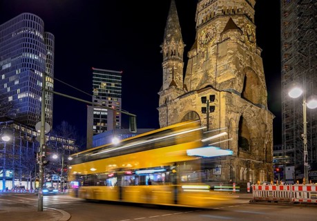 Nocturnal traffic in front of Kaiser Wilhelm Memorial Church, blue hour, yellow double-decker bus,