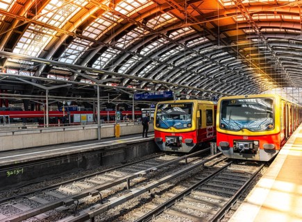 Public transport and rail transport, S-Bahn trains on the renovated platforms of Berlin Central