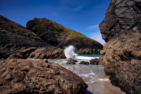 Surf, coastal landscape, coast, rock formations, rocks, sandy beach, beach, sea, Kynance Cove,