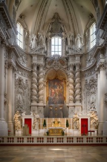 Interior photo, choir room, altar, high altarpiece by Gaspar de Craye, Theatine Church, officially