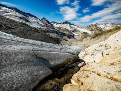 Edge of the Venedigerkee, glaciated mountains behind, Venice Group, Hohe Tauern National Park,