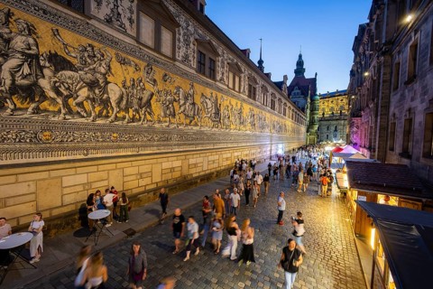The Dresden City Festival attracts tens of thousands of visitors every year. Fürstenzug, Dresden,