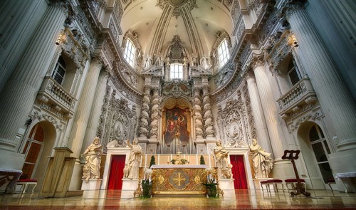Interior photo, choir room, altar, high altarpiece by Gaspar de Craye, Theatine Church, officially