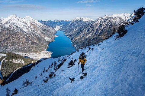 Ski tourers in winter, Bärenkopf, Karwendel, Achensee, Tyrol, Austria
