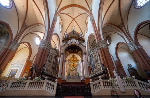 Interior view, altar with golden cross, Basilica di San Petronio, Bologna, Emilia Romagna, Italy