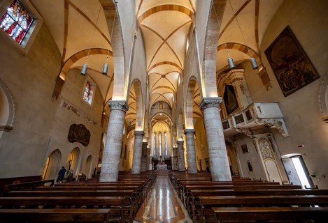 Interior view, Duomo di Santa Maria Assunta church, Gemona del Friuli, Friuli-Venezia Giulia, Italy