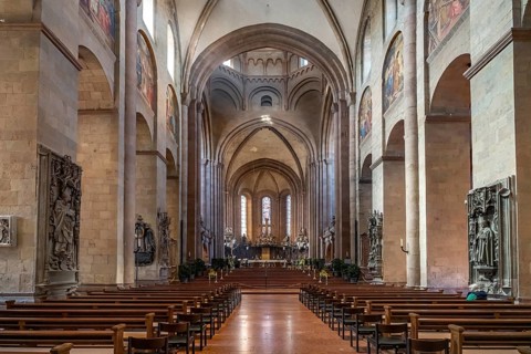 Interior of the High Cathedral of St. Martin or Mainzer Cathedral in Mainz, Rhineland-Palatinate,