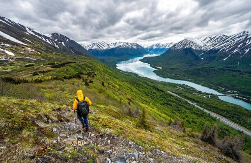 Climbers on a hiking trail on Slaughter Ridge, views of snowy mountains in spring and turquoise