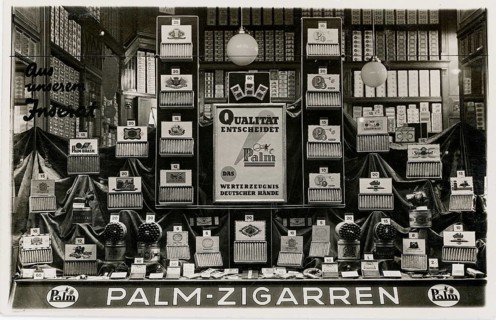 Berlin, shop, window dressing, cigar shop, window display with palm cigars, decorated with various