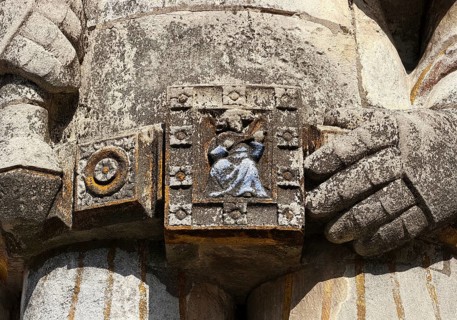 Roland of Bremen with an angel on a belt buckle, which is said to testify to the heavenly mission