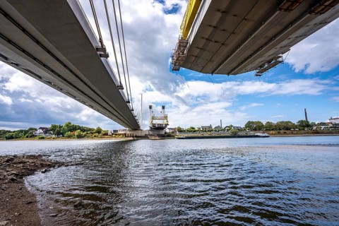 New construction of the second part of the Neuenkamp motorway bridge of the A40, across the Rhine