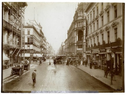 Berlin, Mitte, Friedrichstr., right Equitable Palace, Friedrichstraße 59/60, corner of Leipziger