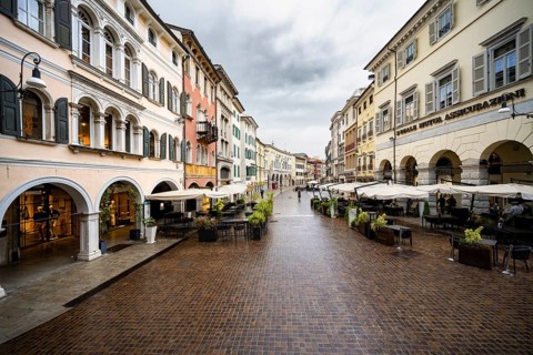 Via Mercatovecchio main street, Old Town, Udine, Friuli-Venezia Giulia, Italy