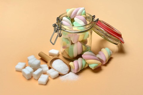 Marshmallow with sugar cubes, high-calorie foam sugar