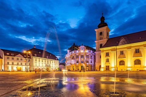 Fountain on Pia?a Mare Great Square, Brukenthal Museum, Sibiu City Hall and the Catholic Parish