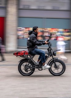 City center, shopping street, Kettwiger Straße pedestrian zone in Essen, bicycle courier of a
