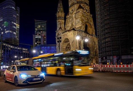 Nocturnal traffic in front of Kaiser Wilhelm Memorial Church, blue hour, taxi and bus,