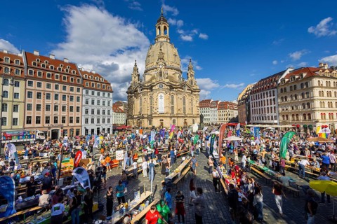A feast was laid on at Dresden's Neumarkt, in front of the Church of Our Lady: the ‘Dresden is (s)