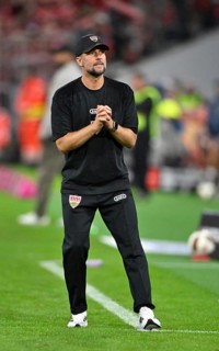 Coach coach Sebastian Hoeness VfB Stuttgart on the sidelines gesture hands to prayer, soccer,