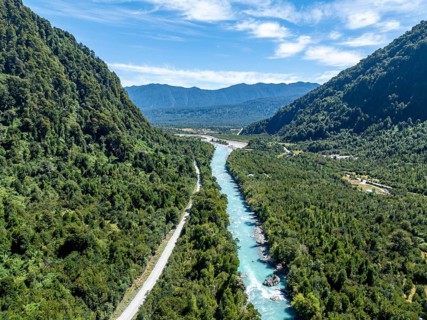 Valle Cholila mountain valley with Rio Blanco river, near Hornopirén, Parque Nacional Hornopirén,