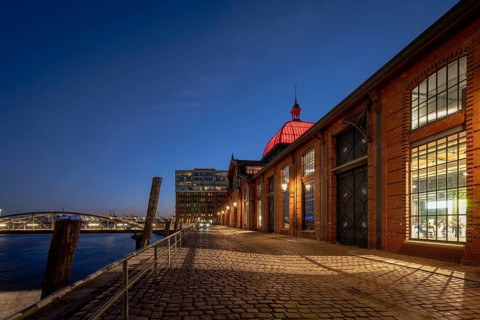 Altona Fish Auction Hall (fish market) at the Blue Hour on the Elbe, Altona St. Pauli, Hamburg,