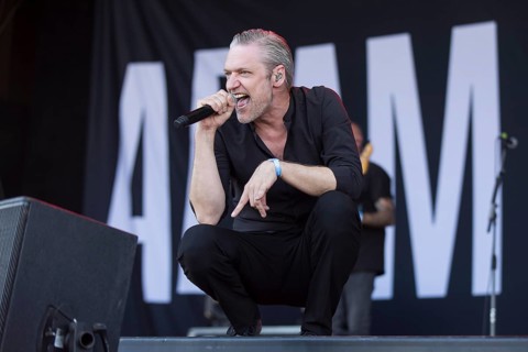 Felix Schönfuss, singer of the band Adam Angst at the Highfield Festival on Friday, Störmthaler
