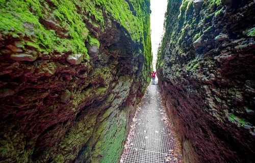 Hiking in the Dragon Gorge, gorge, hiking trail, hiking destination, fascinating, erosion,