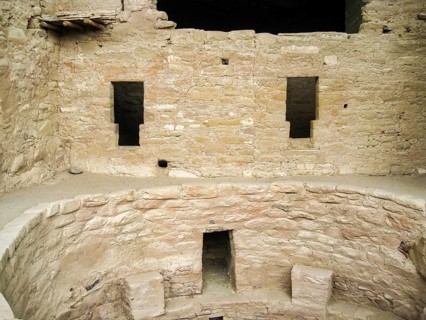 Kiva, round building for ceremonies, place of worship, aboriginal rock dwellings, niches, windows,