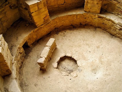 Kiva, round building for ceremonies, circular fire pit, windbreak, ventilation shaft, cliff palace,