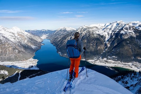 Ski tourer in winter, Bärenkopf, Karwendel, Achensee, Tyrol, Austria