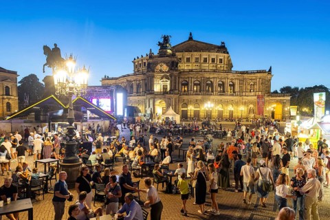 The Dresden City Festival attracts tens of thousands of visitors every year. Theaterplatz, Dresden,