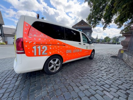 Emergency services vehicle marked 112 Org. Manager, ORGL vehicle from Organizational Head of