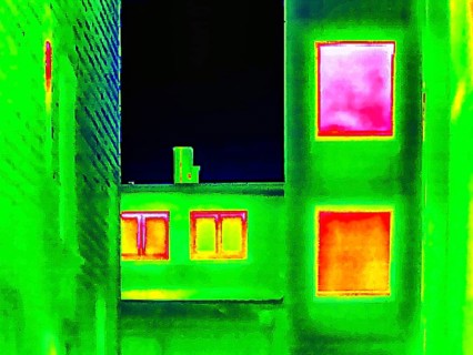 Thermal image or thermography, symbolic photo, interpolated. The photo shows areas of heat loss in