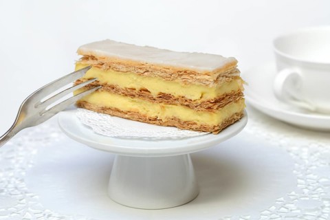 Swiss cream slices with vanilla cream and puff pastry, Switzerland
