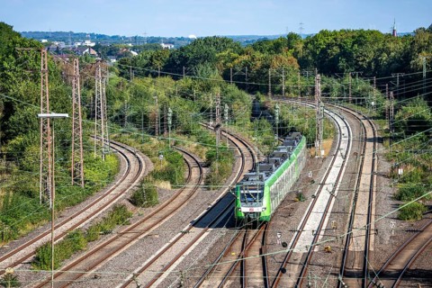 Railway line, 6-track, east of Essen main station, view towards Bochum, local and long-distance