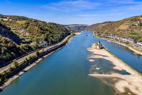 The level of the Rhine is at a low level. Rhine navigation is extremely affected by low tide levels