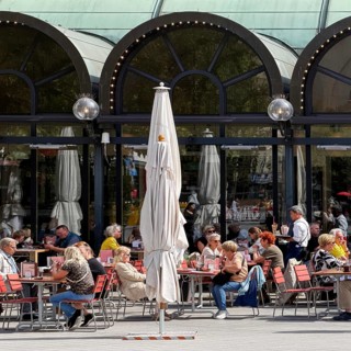Outdoor dining, lively and popular cafe Kröpcke on the square of the same name, city center, city