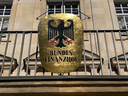 Golden sign with federal eagle, Bundesfinanzhof, Munich, Oberbärn, Bavaria, Germany