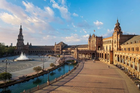 Expansive view of Plaza de Espana, showing the curved canal, landmark canal and regionalist