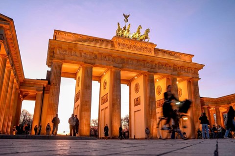 Female cyclist in front of the Brandenburg Gate, blue hour, Mitte district, government district,