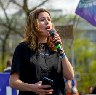 Luisa Neubauer speaks at the demonstration from the Renewable Energy Alliance with Fridays for