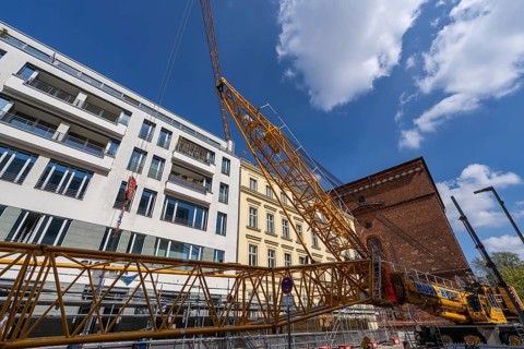 Mobi Hub, heavy construction machine with special technology setting up a crane in the narrow