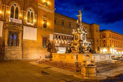 Illuminated Neptune Fountain and Palazzo d'Accursio, Blue Hour, Piazza Maggiore, Old Town, Bologna,