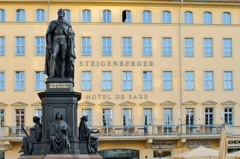 King Frederick August II Memorial in front of the Steigenberger Hotel de Saxe, Dresden, Saxony,