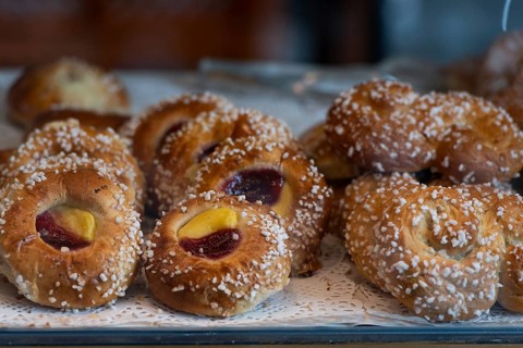 Sweet yeast pastries, korvapuusti (cinnamon buns), display case, bakery, Porvoo, Finland