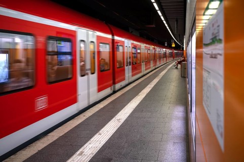 Underground incoming S-Bahn, train, platform, travelers, stop, train station, Munich transport and