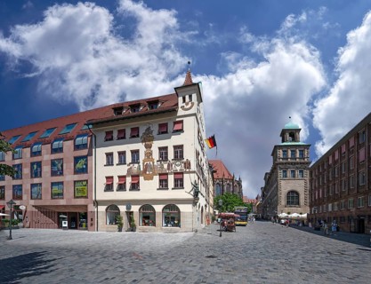 Chamber of Industry and Commerce, on the right the historic Wolfsches Rathaus, was built between